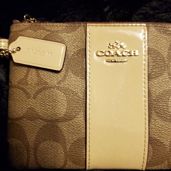 Coach Wristlet - Picture 4 of 4